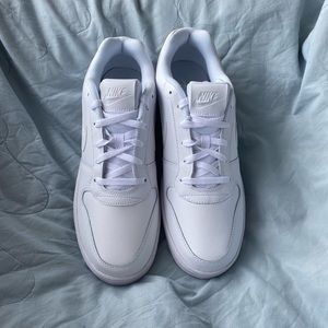 Nike lows size 13 men’s. Comes with original box.